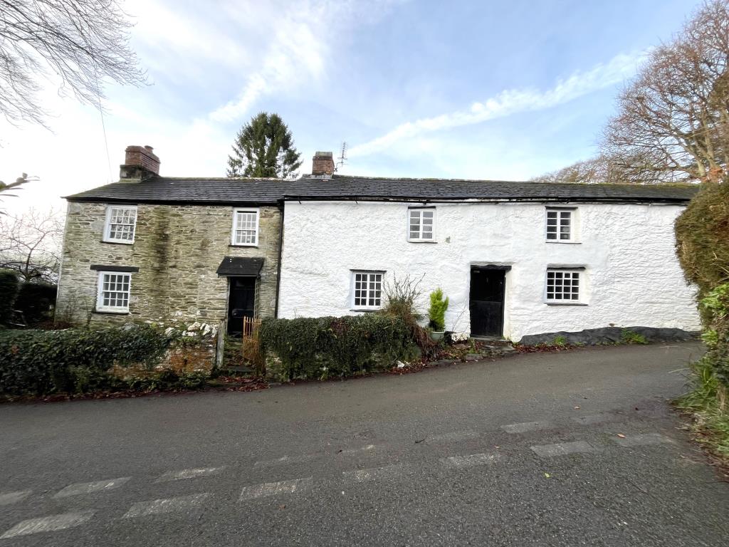 Lot: 115 - CHARACTER COTTAGE SITUATED ON LARGE PLOT WITHIN DESIRABLE WATERSIDE VILLAGE - Front elevation of property